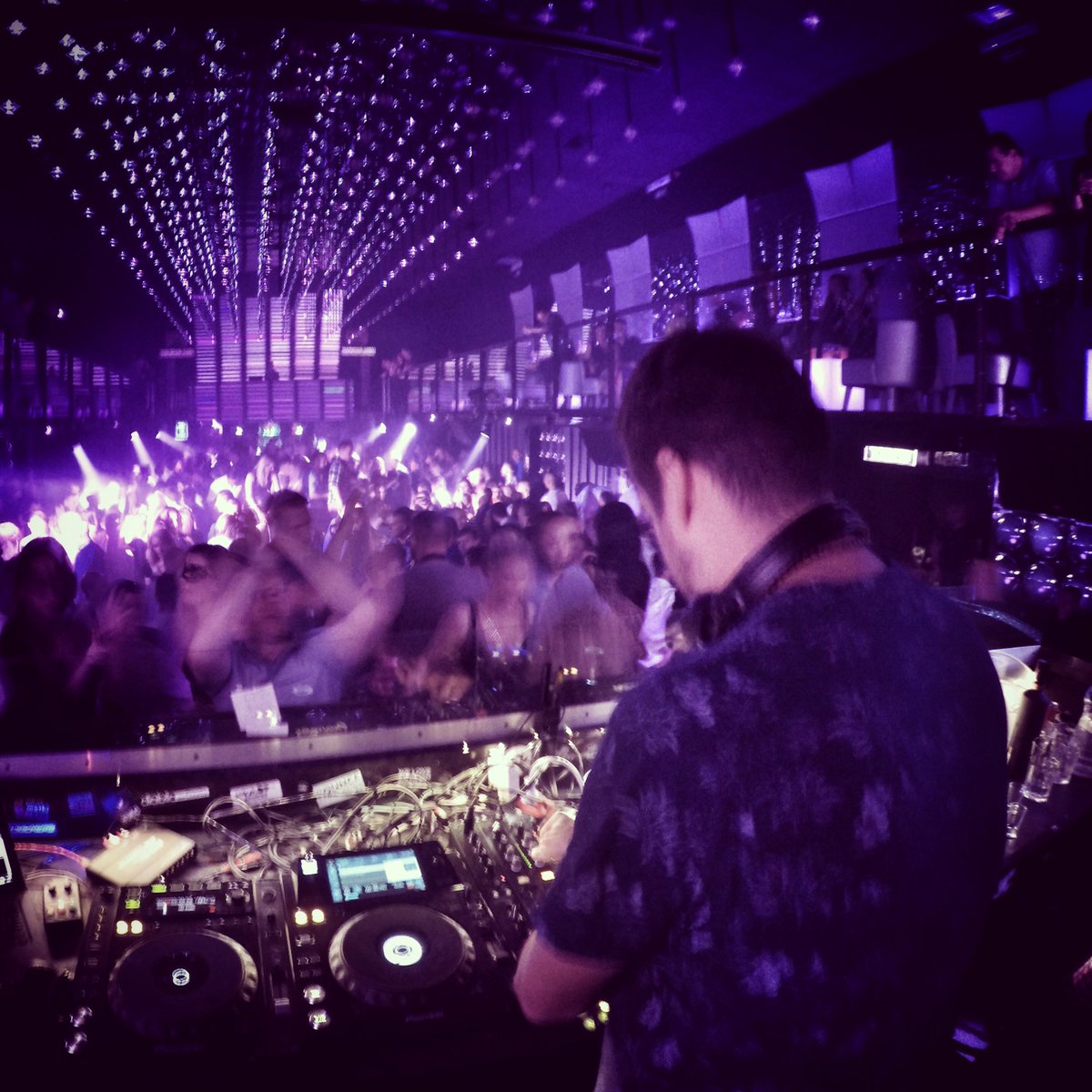 fernandogomezdj's tweet photo. One more from Shine Club Krakow 👏🏼 #lastnight #ferhsound #dj #djlife #gig #clubbing #club #shineclub #goodtime #vibes #housemusic #krakow https://t.co/Ta6qj8CJYu