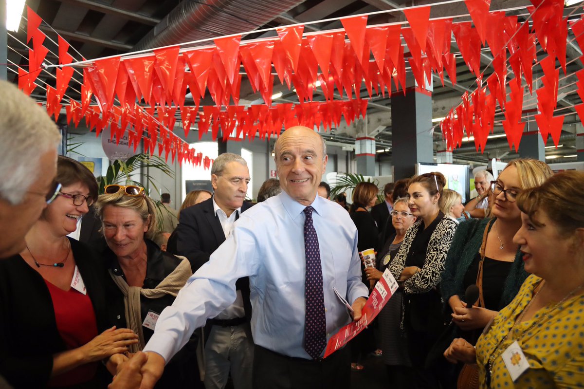 alainjuppe's tweet photo. Cap Associations à #Bordeaux,  journée des citoyens engagés et généreux dans nos 8000 associations. Engagez-vous! #participiales #bénévoles https://t.co/TVy2nTwthx