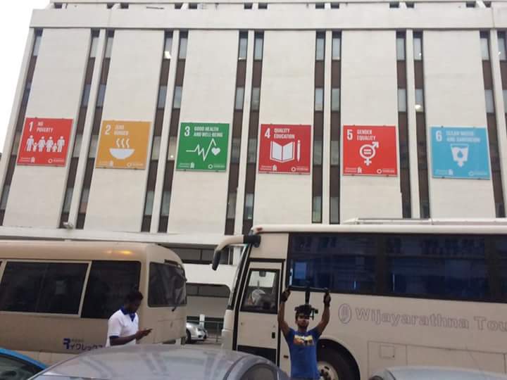 urbanvoicesin's tweet photo. @StanChart building in #Colombo adorns 17 #SDG . Great way to highlight #SustianableDevelopmentGoals. 
Pic by @Snehism of @AGlobalShapers https://t.co/mz25jbgyWf