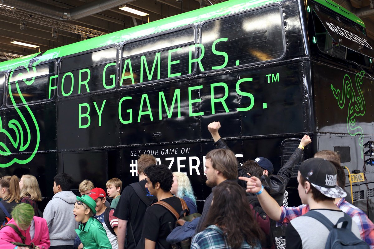 Razer's tweet image. Ornata awesome event with our fans—this time, we drove the #RazerBus to Copenhagen Comic Con. More pics: rzr.to/kOjNI