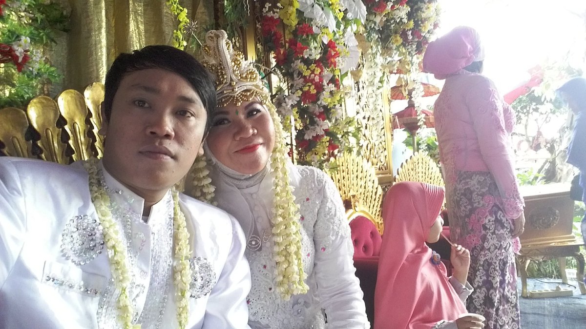 riesseriess's tweet photo. My wedding .. https://t.co/733stchhor