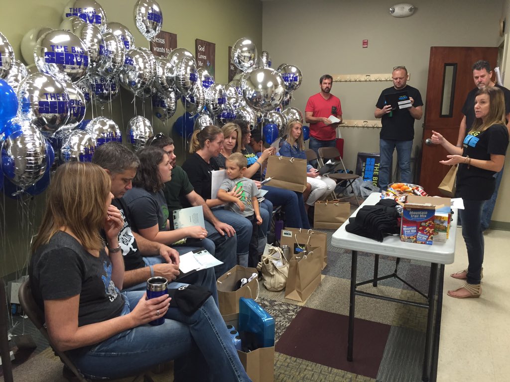 _LauraNicholson's tweet photo. Getting our BigServe on, this morning!! #thebigserve https://t.co/UdGlQlL9nC