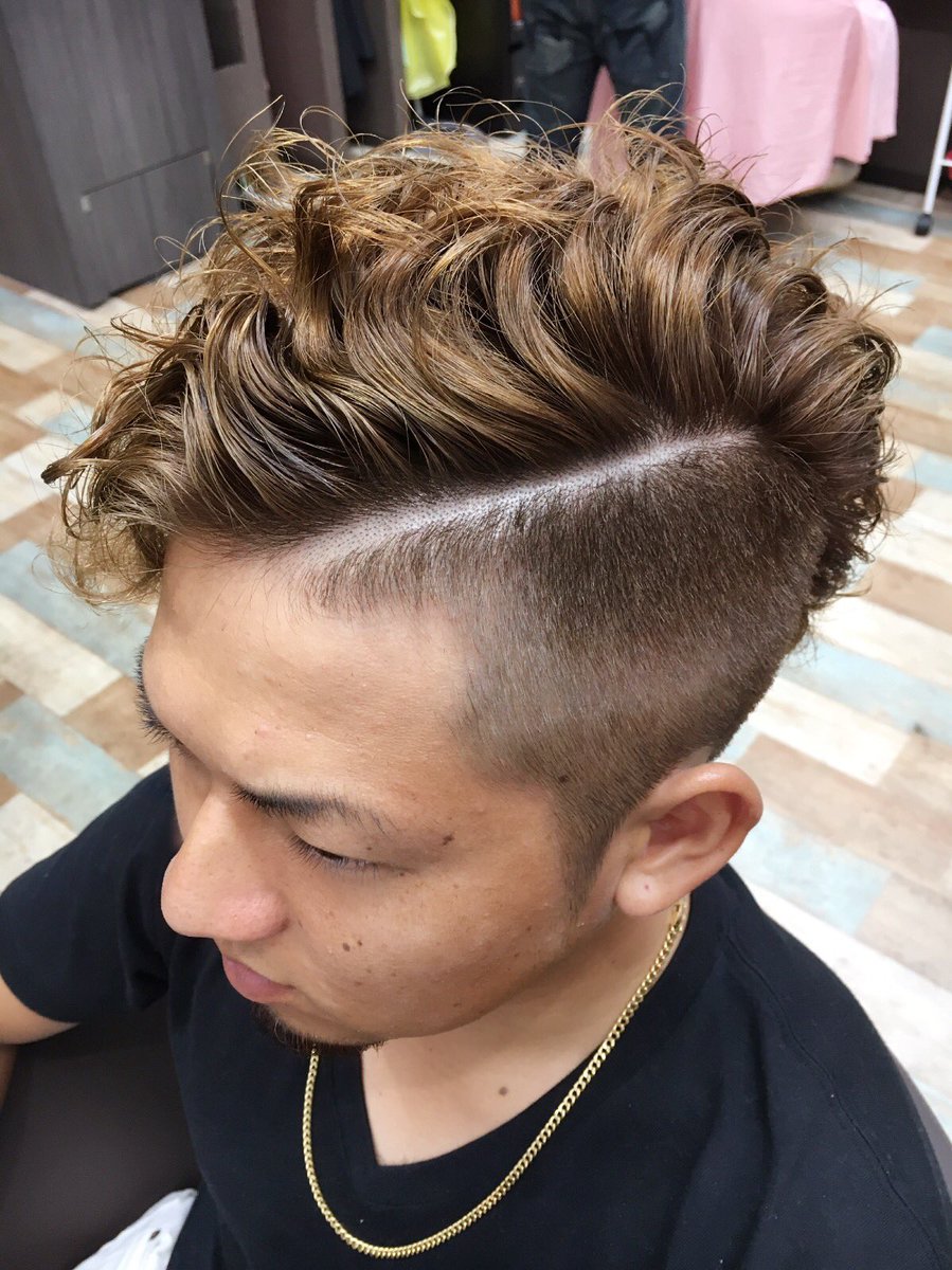 O2 オーツープラス O2plus Twitter ನಲ ಲ 本日のパーマ男子 カラーは明るめのアッシュにフロントをかきあげで右流しにパーマ 分け目にはメリハリつけて剃りこみを カッコイイ T Co Ejs9pwnndu Twitter