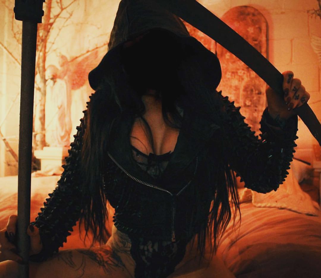 DarkArtConspira's tweet image. Top Hot Metal Babes Well, the day is here- my new collection… #bikerjacket #toxicvision #studdedjacket #darkartcons