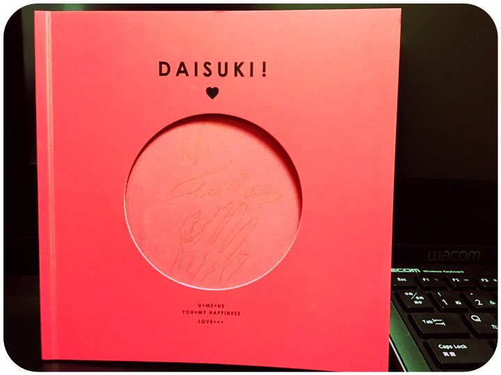 初コミックスの頃から読んでくださってる方が、これまでの作品のイラストのハンコをアルバムにまとめてくださって、同人誌やコミックスに入ってない作品のキャラクター達もいて感動しました……ずっと読んで頂けるというのは、凄いことだ。