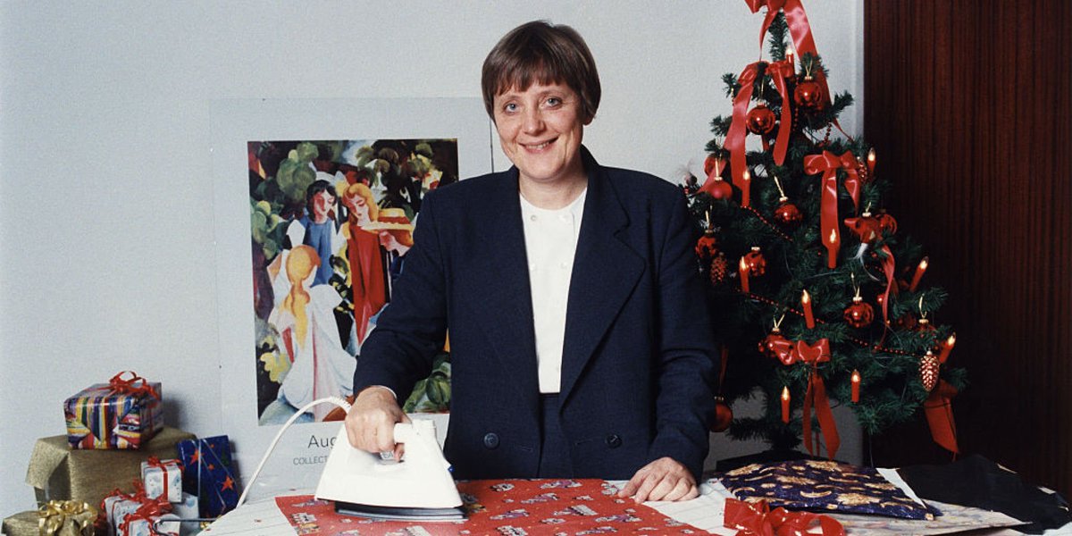 HuffPostItalia's tweet photo. Merkel: "Amavo la musica classica e la cucina. Volevo aprire un ristorante. Ma poi hanno riunificato il Paese" https://t.co/QDLYJdoL1K https://t.co/hPo6ZtpbJK