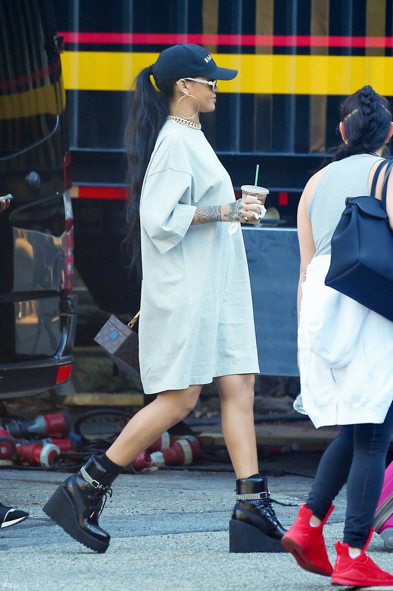 rihanna oversized clothes