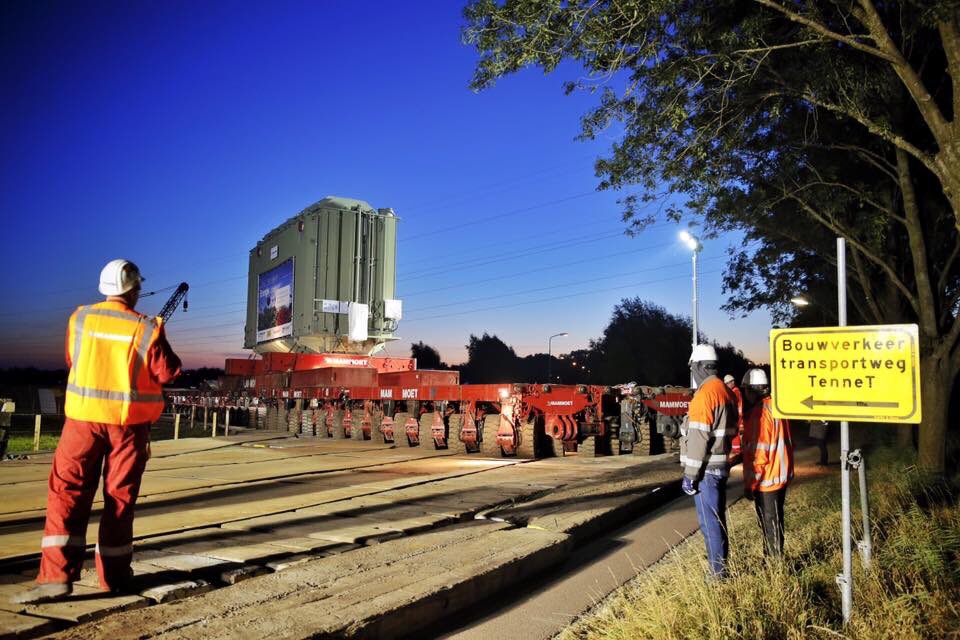 trafficandmore's tweet photo. Transport (deel 1) 380KV #generator. A2 Breukelen. #verkeersmaatregelen #crowdmanagement #toegepast #superklus #volgensplanning ππΌπ https://t.co/cGfyXDArkq