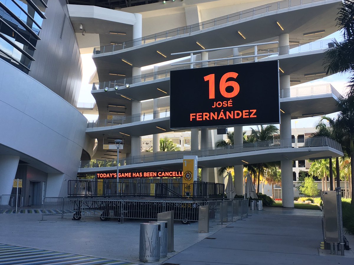 BRWalkoff's tweet photo. Heartbreaking photo outside of Marlins Park (via @KevinMcAlpin) https://t.co/273UahGyOR