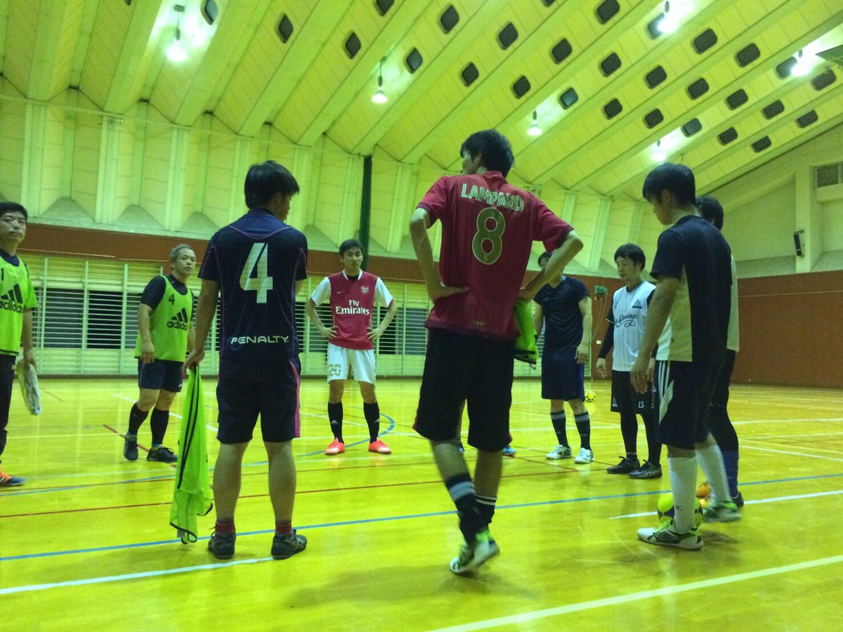 アミーガ茨城フットサルクラブ 今日は競技志向ではないけど真剣にフットサルチーム の練習 エイトからのパラレラを練習したら紅白戦でばんばん決まってビックリ