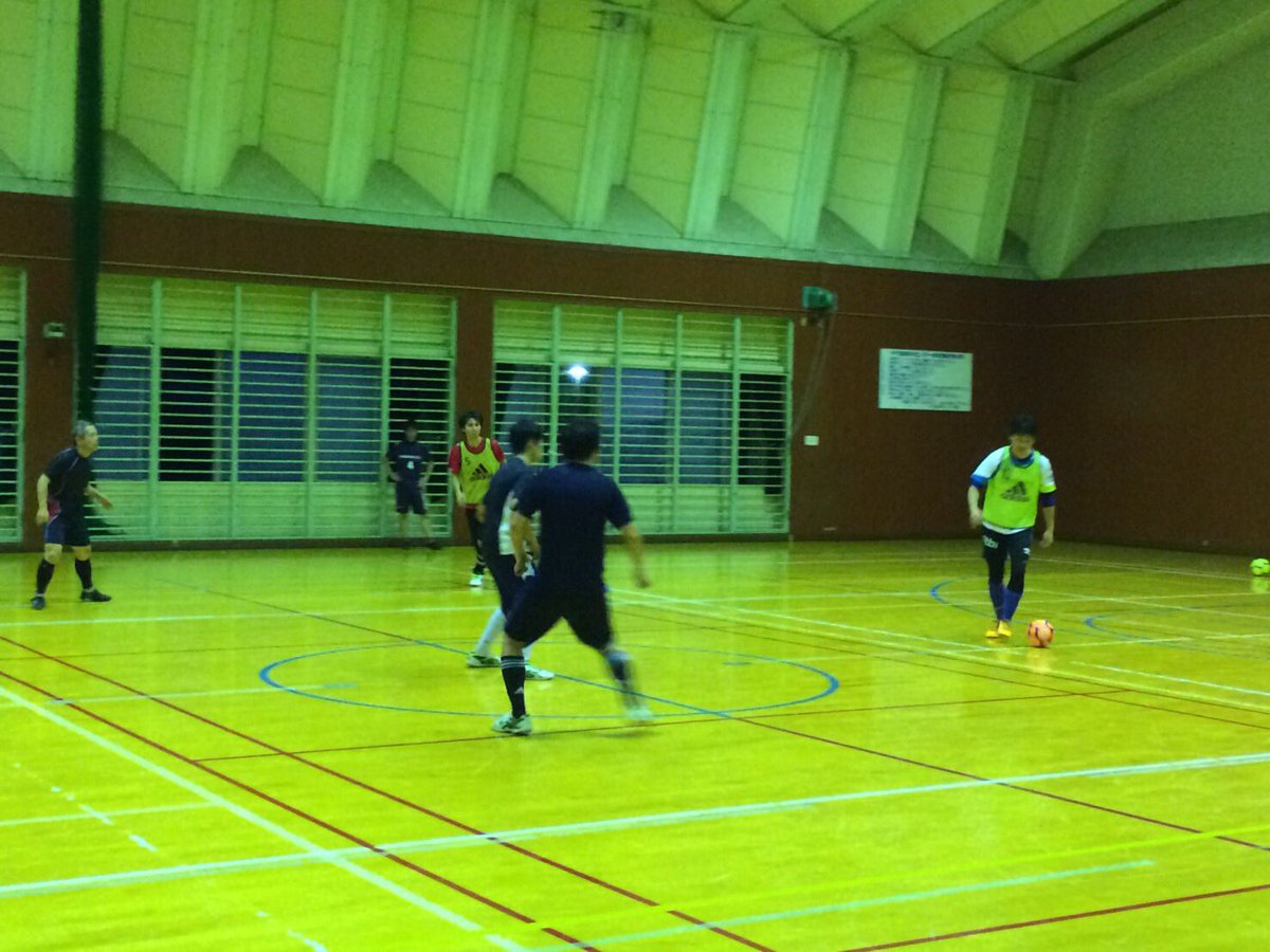 アミーガ茨城フットサルクラブ 今日は競技志向ではないけど真剣にフットサルチーム の練習 エイトからのパラレラを練習したら紅白戦でばんばん決まってビックリ