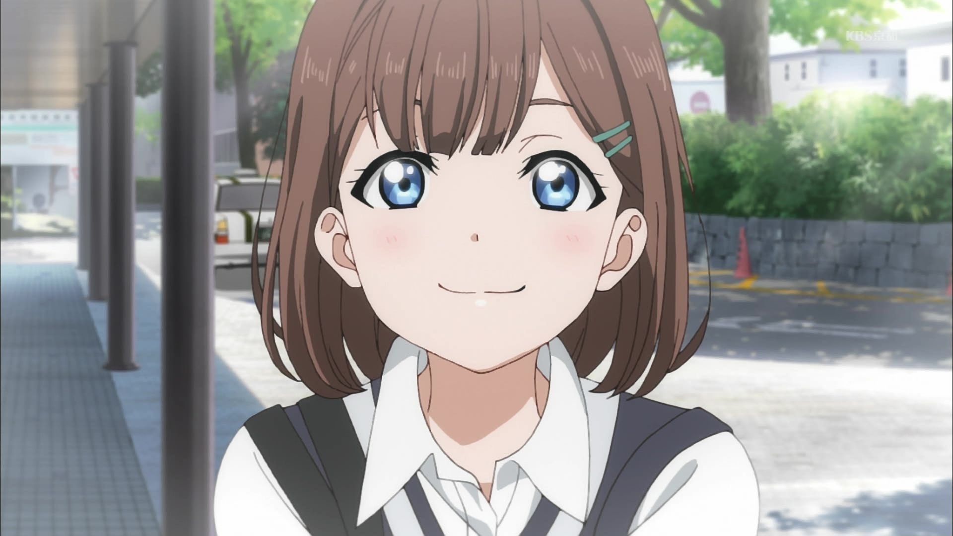 空海 ラブライブサンシャイン12話より 果南にサインを求めた謎の美少女 ショートカットのブロンドヘアーでヘアピンもよい味を出している 横から俯瞰すれば分かるがスタイルも申し分ない モブキャラが可愛いアニメ選手権 T Co Spztyiqeca