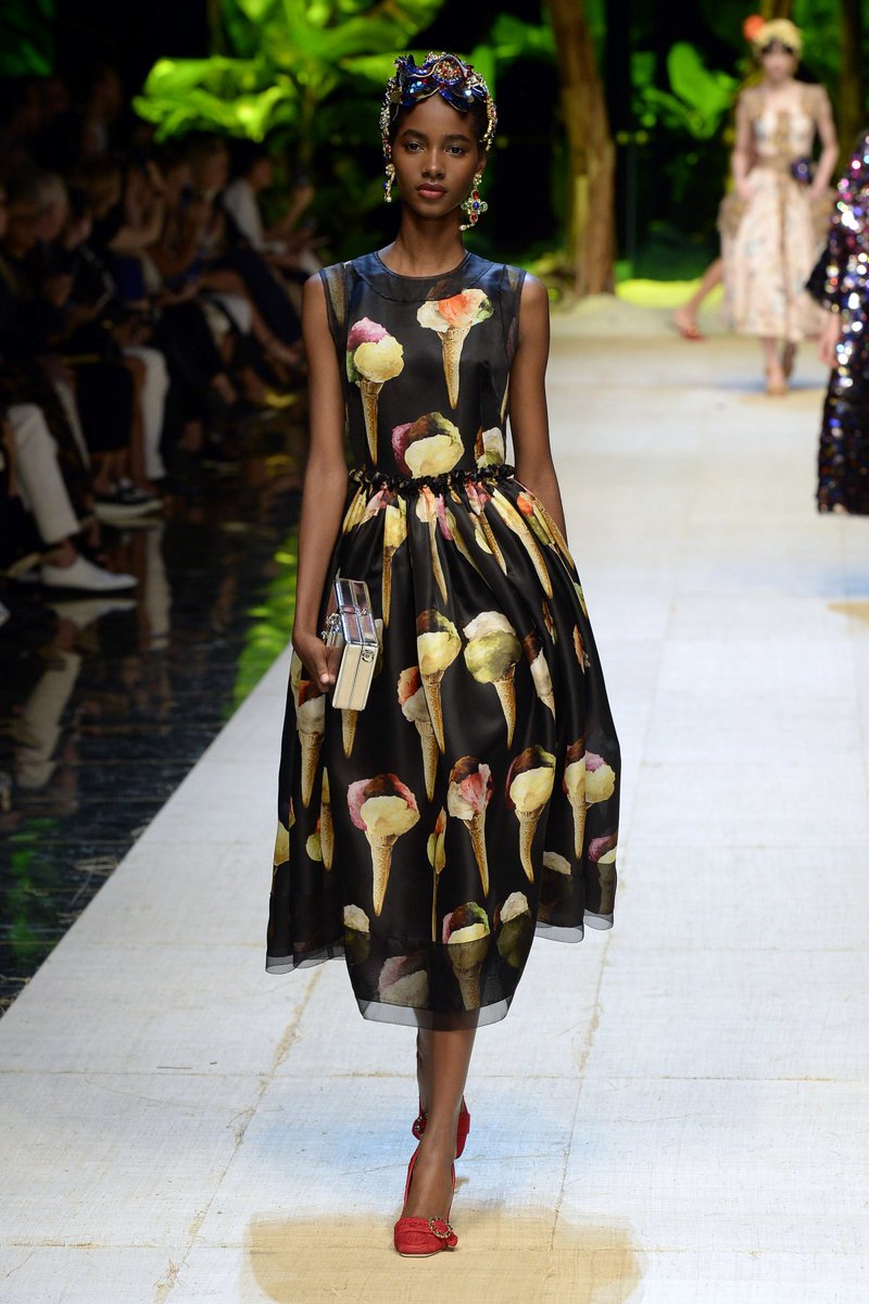 BoF's tweet photo. Here is your first look at the new @dolcegabbana collection: https://t.co/fiQJYsoJjQ #MFW #BoFW https://t.co/vpi1czFWMo