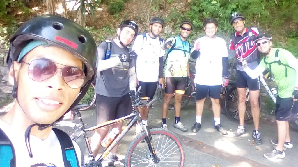 Aquí recorriendo el cafetal me encontré con parte de <a href="/ciclotripa/">CICLOTRIPA</a> #MasActivosQueNunca <a href="/Bici_Entrega/">Bici Entrega CCS</a> #FelizDomingo