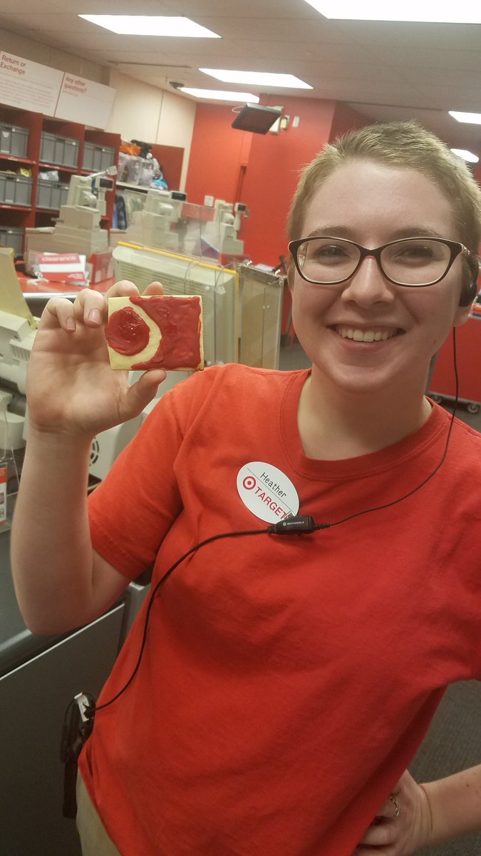 the_ryan_moe's tweet photo. Nothing better than a Red Card cookie! S/o to our awesome GSA Heather for the treats and driving bullseyes at the front lanes! #VanMallStars https://t.co/OLqwrImEjL
