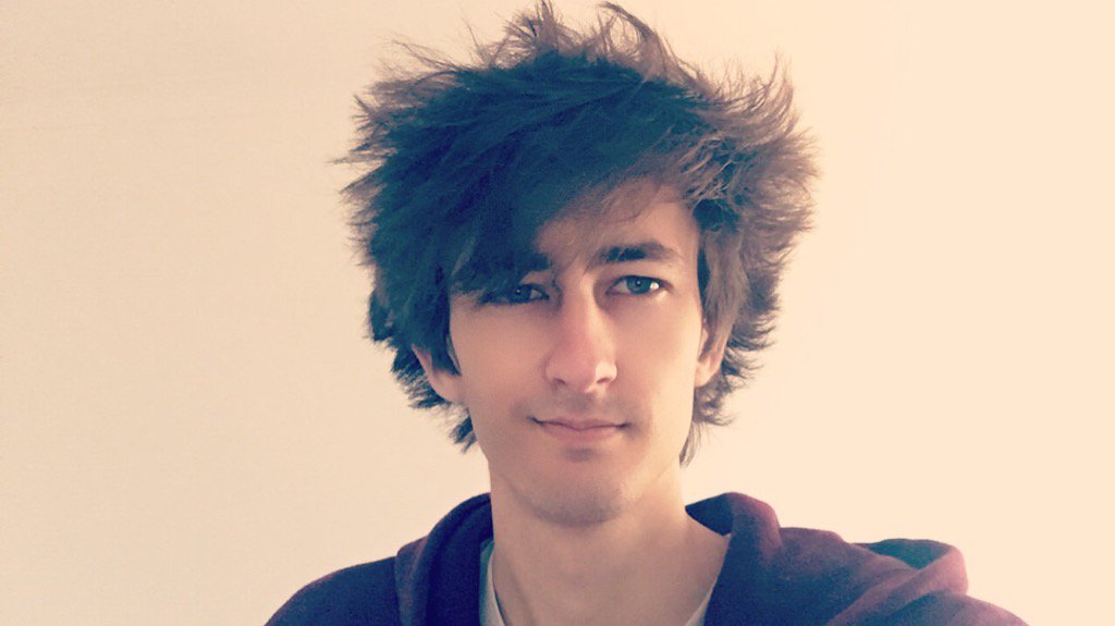 TheFauxDreamer's tweet photo. The last half decent selfie was July 27th. #RIPTheSelfie https://t.co/4u575h3wqM
