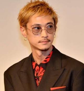 Tamaki 黒髪短髪か結べるほどの長髪がすきな河村ですが 窪塚洋介なら茶髪でもいいなって思えてきて でもこんな人現実にいるわけないって思って なにゆってるかわかんないけど とりあえず耳齧りたい T Co Pf0xfnlaio Twitter