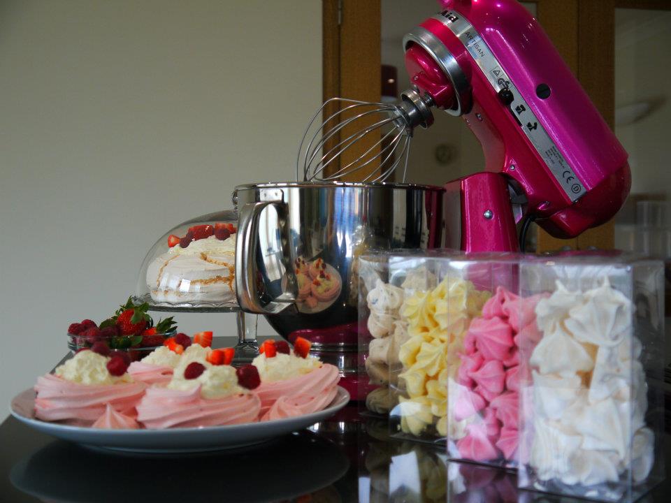 These handmade <a href="/Ooomeringues/">Ooomeringues</a> are the perfect #Sunday evening treat! ow.ly/eX2l304l0kE