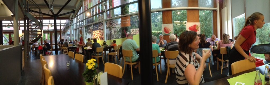 LeonKennis's tweet image. #deProeftuin. Goed toeven, ook tijdens een regenbui. #GroeneCorridor #fruittuin #pannekoek #hetGroeneWoud