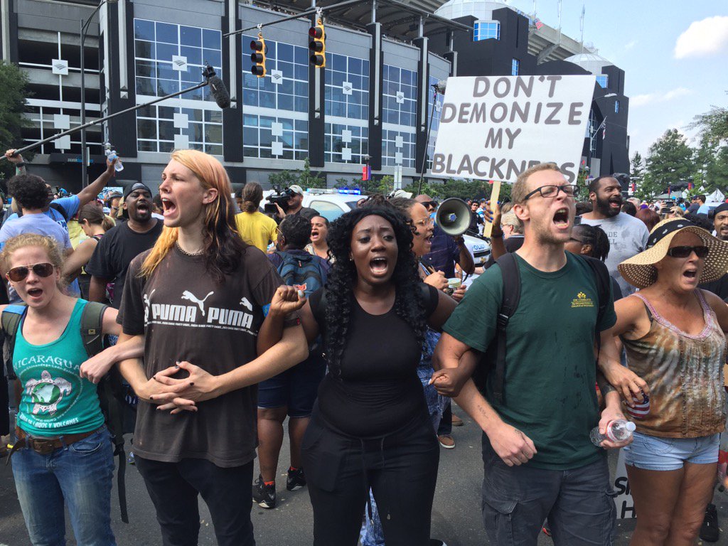 CtNkKKaWgAASZUj.jpg:large