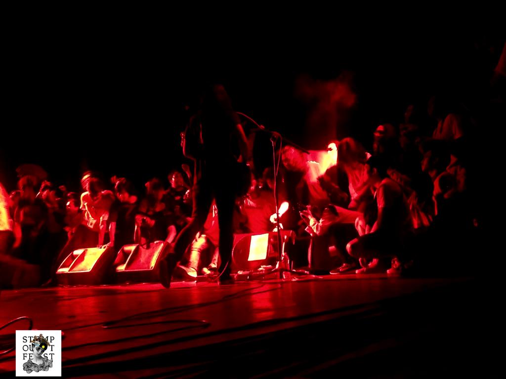 Masih penampilan dari <a href="/PenerbangRoket/">Kelompok Penerbang Roket.</a> , #stompoutfest berhasil menggempar PKKH UGM