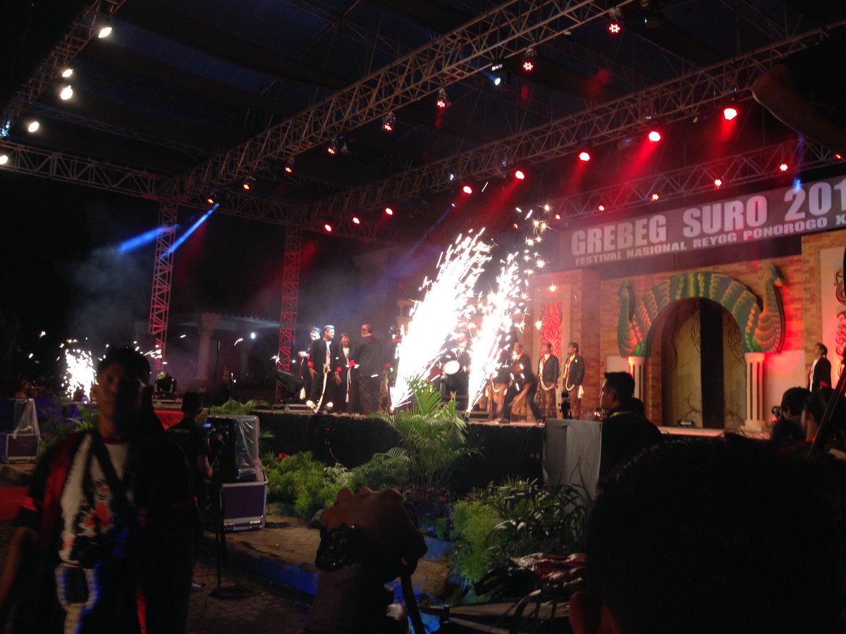 Saaahhh!! Perayaan Grebeg Suro dan Festival Nasional Reyog Ponorogo resmi dibuka #GrebegSuro2016 #PonorogoDuweGawe