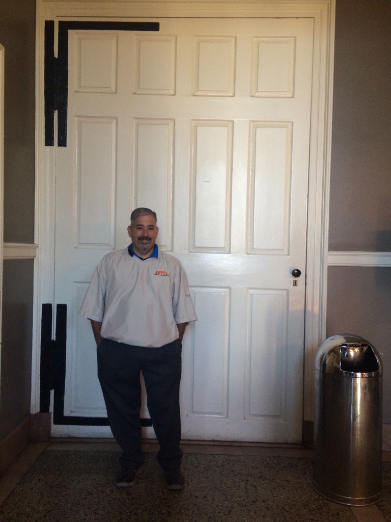 Sarah_Noelle2's tweet photo. "That's a door made for a big woman." #QuotesByKimAndTim #BostonInTheFall https://t.co/L9Vf3LYBkq