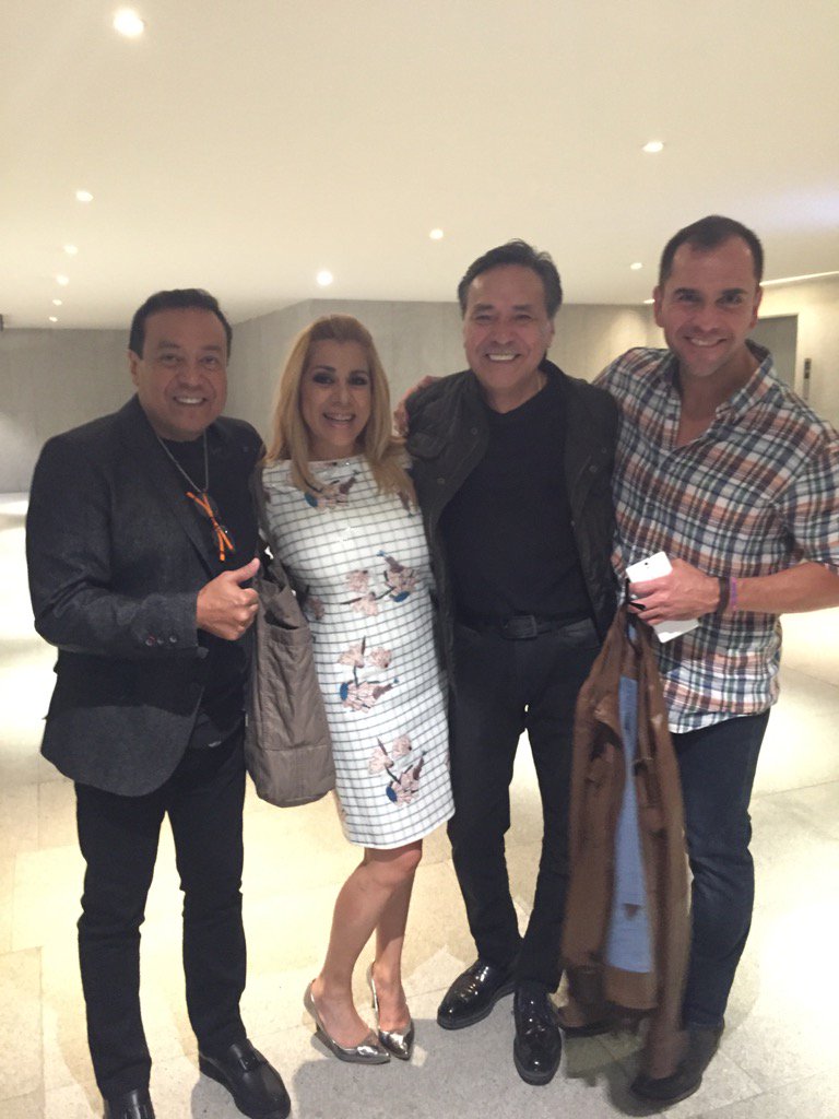 Noche increible show <a href="/robertocarlos/">Roberto Carlos</a> <a href="/carlos_cuevas/">CARLOS CUEVAS</a> <a href="/YoshioOficial/">Yoshio</a> <a href="/IVANCARAZA1/">IVAN CARAZA</a> #emociones #goodmoments #primerafila