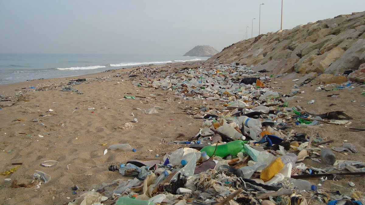 Effects of soil pollution. мусор в воде. Soil and water pollution. загрязнение литосферы тяжелыми металлами.