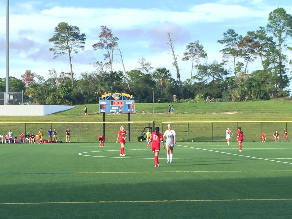 dscwomensbb's tweet photo. Congrats DSC Women's Soccer on another W! #SevenAndOH https://t.co/MPnrc2lQUH