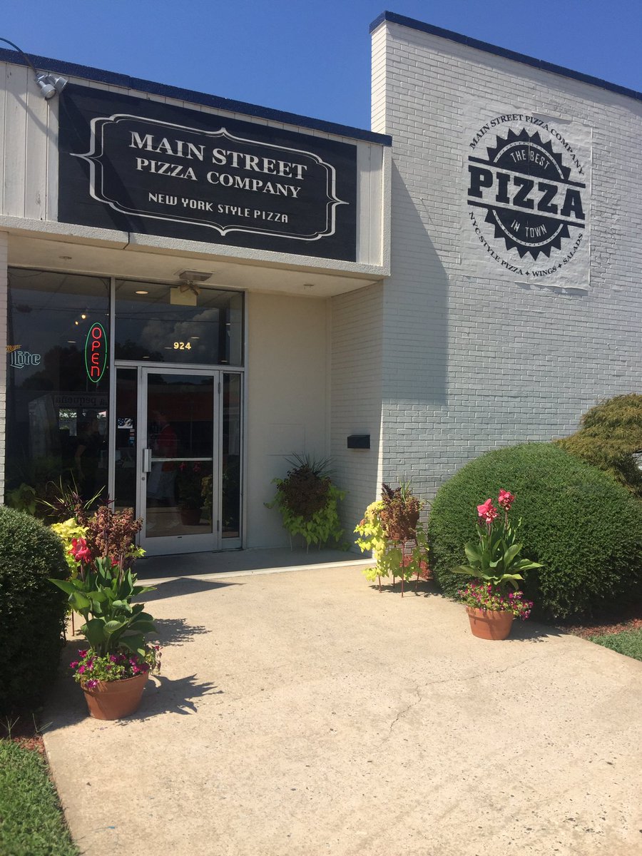mainstpizzaria's tweet photo. Best pizzeria in town!! https://t.co/Gu9F18iLMg