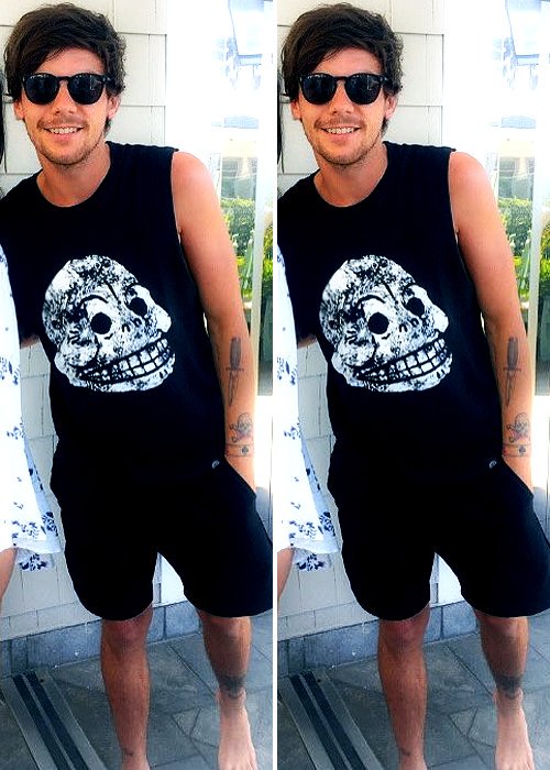 WhyLarryIsReal's tweet photo. i love him very much https://t.co/A0Q9BhLD2c