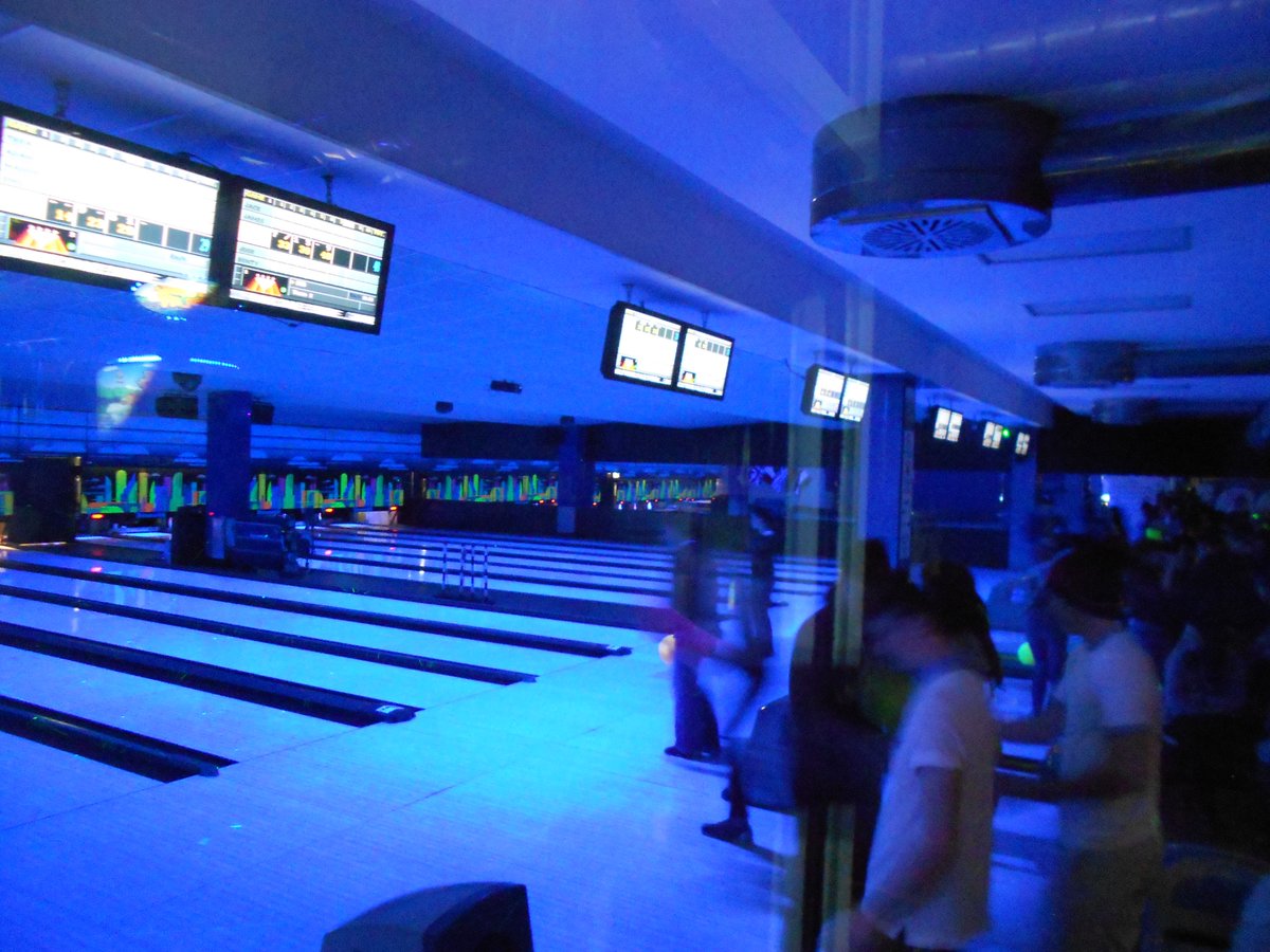Bowling_Golden's tweet photo. Gran bella serata ieri al Golden Bowl!!!! E si continua così. #serata #divertimento #bowling #pizza #cocktail #disco https://t.co/qX2fKlTvU7
