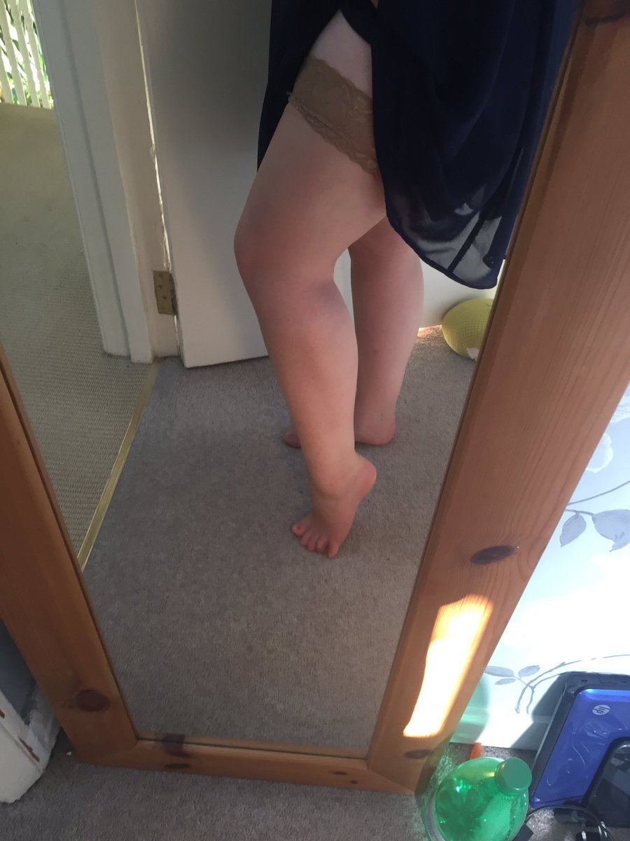 madimonroe691's tweet photo. I love a new set of stockings thankyou #piggy @RTpig #femdom #findom @rtfindom https://t.co/taE46F0wpM