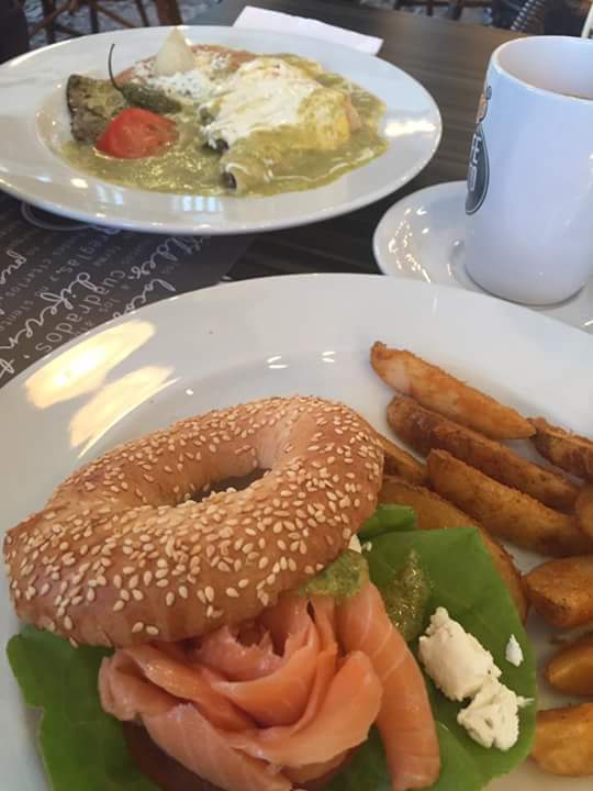 JesusRMonsivais's tweet photo. Un lugar altamente recomendable. @CafezzitoSlt 😎 #Delicioso #Excelente Lugar  #Vengan @mariomataq Felicidades! 👍 https://t.co/0b0bSHW47Z