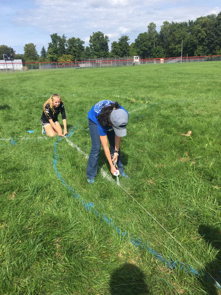 YearbookMason's tweet photo. Prep for the All School Photo on Wednesday! Make sure to wear your colors! https://t.co/r2tVKt2U8R
