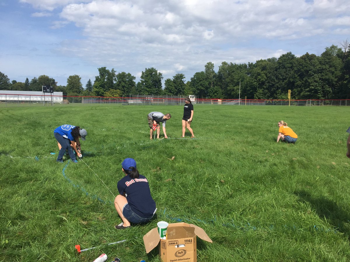 YearbookMason's tweet photo. Prep for the All School Photo on Wednesday! Make sure to wear your colors! https://t.co/r2tVKt2U8R