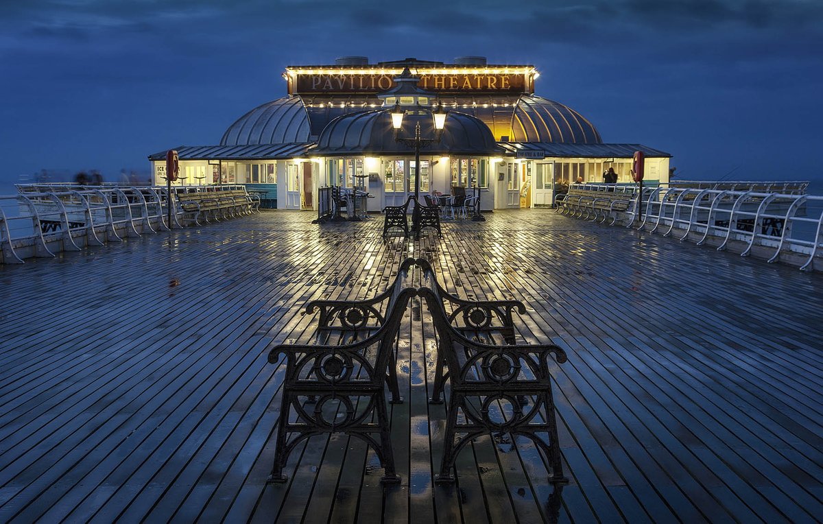daveinnorfolk's tweet photo. The Pavilion Theatre on Cromer Pier, Norfolk.
#Cromer #Norfolk #northnorfolkcoast https://t.co/itE1OsJCUX