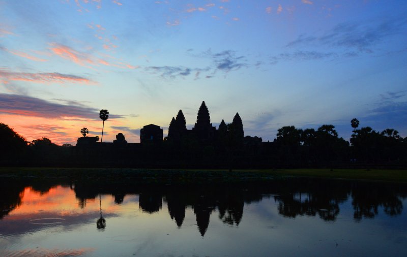 ExodusTravels's tweet photo. Sunrise at Angkor Wat in Siem Reap: one of the world's most spectacular sites. https://t.co/Zj6iEbu9xS https://t.co/caHCDW1VCD