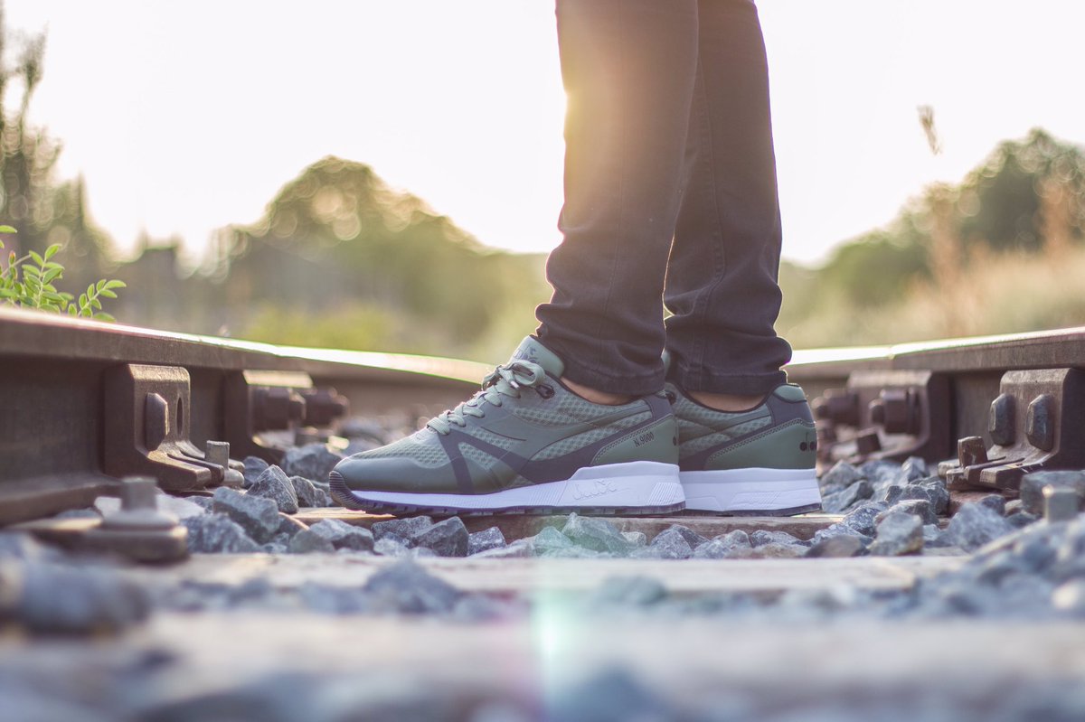 jorge_schez's tweet photo. Delivery in the autumn premiering my new @diadoraofficial N9000 MM Bright II exclusive in #FootLockerEU #Approved
Thanks @footlockereu 👌🏻👌🏻 https://t.co/0ZbqoJUob4