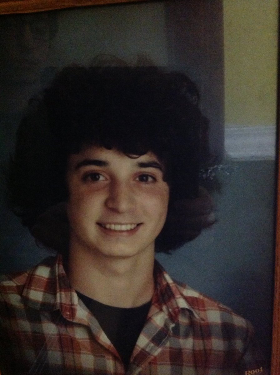 BrianMars33's tweet photo. Tell me who you know with a fro and a flow from my home that can rap all day https://t.co/eCwrTakdY0