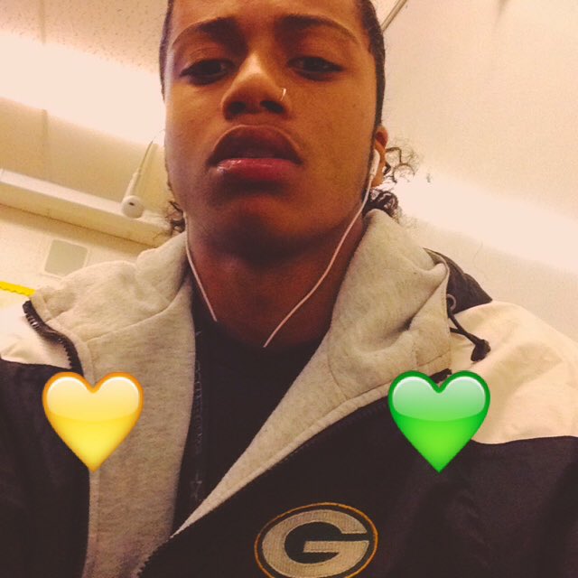 basicknbg's tweet photo. 🎧 I stay in another world everything I go 🎧 https://t.co/aBL8tejMJI