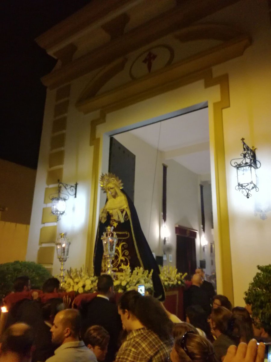 SoyunNazareno's tweet photo. |DIRECTO| 
Ya está dentro Ntra Madre y Señora de la Amargura en su Capilla, suena la @EDH_1969 
@HdadAmarguraDH https://t.co/gKycCEdSm2