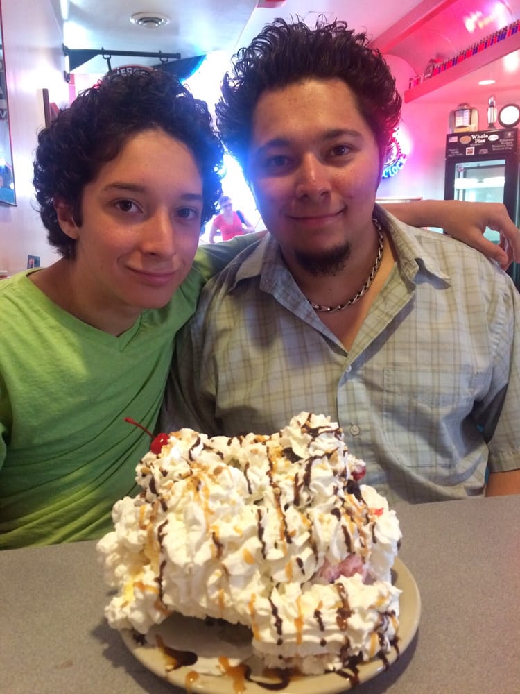 Grab a Banana Spilt and treat yourself this Sunday!! Thanks for sharing, Bella B! 🍌🍌🍌