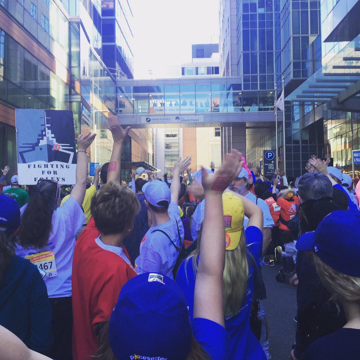toddkhanna's tweet photo. Waving to @DanaFarber patients as we start the @TheJimmyFund walk!! And we're off to conquer cancer!! #jimmyfundwalk #dflc #conquercancer https://t.co/BrNoFBgKeb