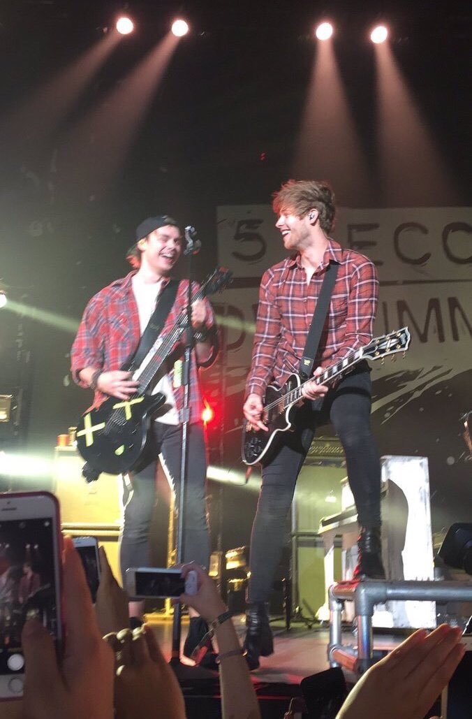 mukearchive's tweet image. Happy boys