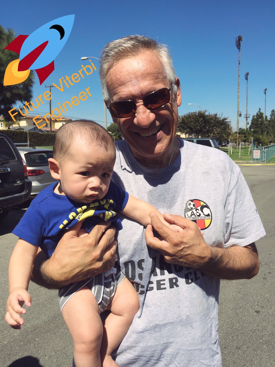 CSatUSC's tweet image. @DeanYortsos with future Viterbi Engineer K. Spedding! Class of 2038! #rocketbaby #coderbaby