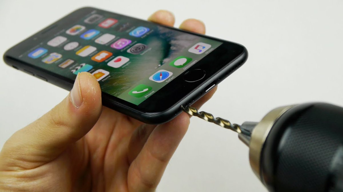 RussSL's tweet photo. #Secret #Hack To #Get #Headphone #Jack on the #iPhone7 | #TechRax {What do you think of that??} https://t.co/gBQB6iwnx3 https://t.co/NPHIZKQ9t6