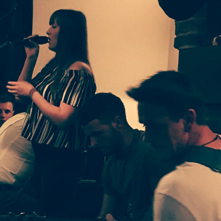 Blackers88's tweet photo. Great night watching @MegzBlackburnx and @sleepjunkieuk  @theroyalpub2013 https://t.co/Vt1F8EWuBZ
