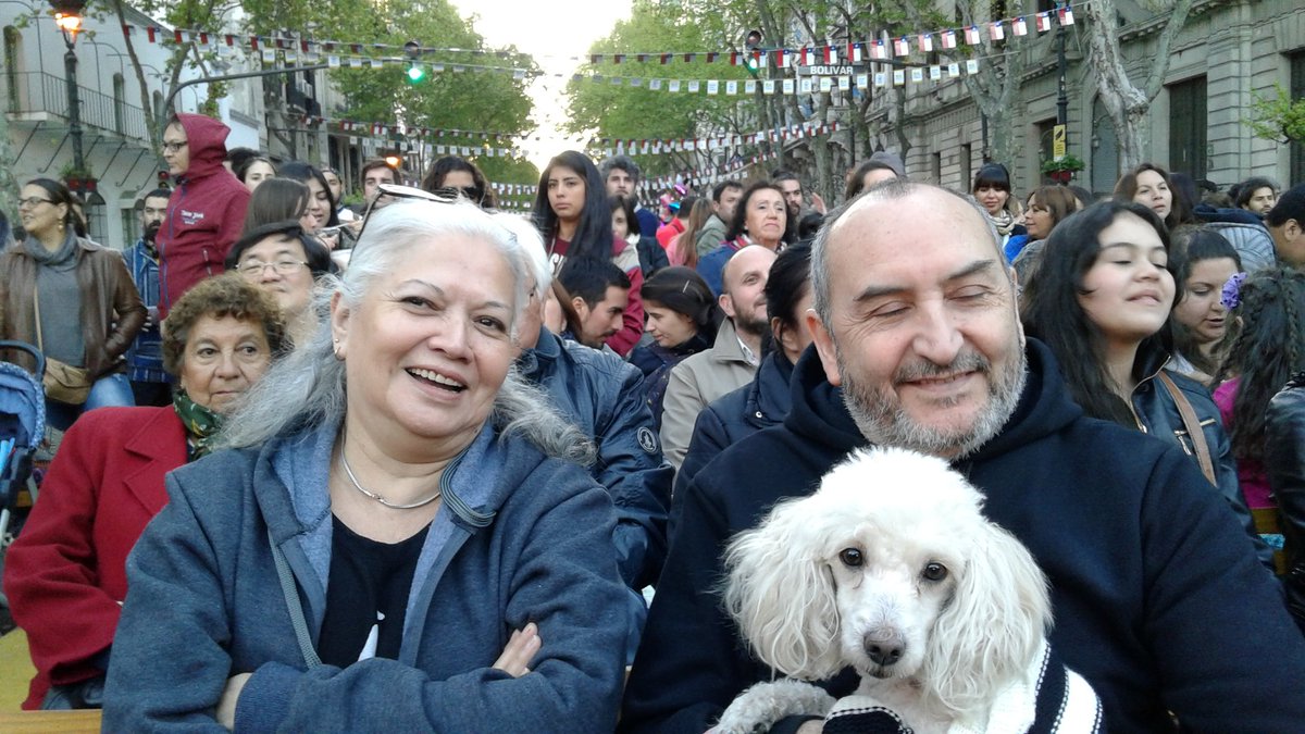 EspejoMP's tweet image. #BACelebra Chile, nos vinimos hasta con el perro 😊 @NatyEspejo @CGMagda